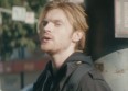 Finneas en braqueur dans son nouveau clip