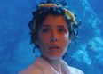 Halsey et sa "clementine" dans un aquarium