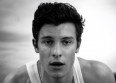 Shawn Mendes en noir et blanc dans son clip