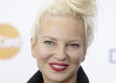 Sia : une interview en direct... des toilettes