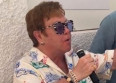 Elton John chante "Hold Me Closer"... au resto !