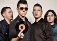 Arctic Monkeys propose "Stop The World..."