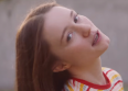 Sigrid brille retourne à l'école pour "High Five"