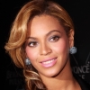 Beyoncé, enceinte, lance son parfum : photos