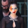 Lady Gaga en mode "ARTPOP" dans les studios de E! News : photos