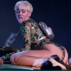 Miley Cyrus choque sur son "Bangerz Tour" : photos