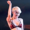 Miley Cyrus choque sur son "Bangerz Tour" : photos